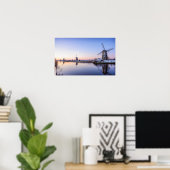 Windmolens tijdens een zonsopgang in het Holland p Poster (Thuiskantoor)