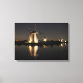 Windmolens verlicht bij nacht canvas print (Voorkant)