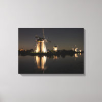 Windmolens verlicht bij nacht canvas print