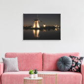 Windmolens verlicht bij nacht canvas print (Insitu (Woonkamer))