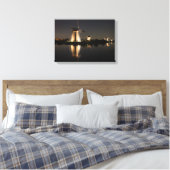 Windmolens verlicht bij nacht canvas print (Insitu (Slaapkamer))