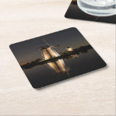 Windmolens verlicht bij nachtelijk onderzetter (Schuin)