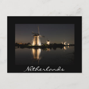 Windmolens verlicht bij nachtelijk zwart briefkaar briefkaart