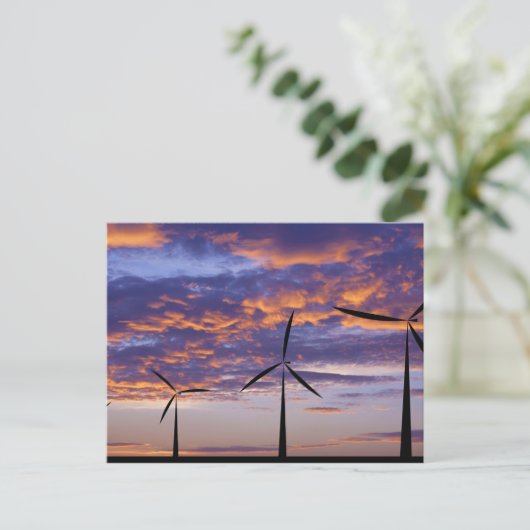 Windmolenturbine op zonsondergang briefkaart (Staand voorkant)