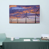 Windmolenturbine op zonsondergang spandoek (Beurs)