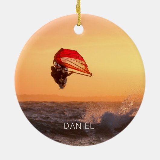 Windsurfen op het zondsurfbord keramisch ornament (Achterkant)