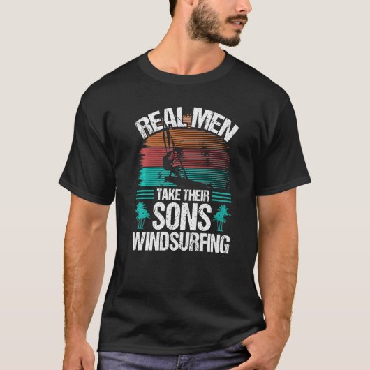 Windsurfer Real Men take their Sons Windsurfing Pr T-shirt (Voorkant)
