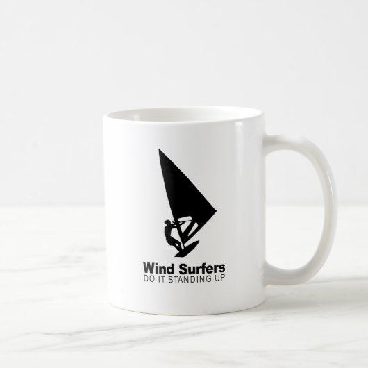 windsurfers doen het staand koffiemok (Rechts)