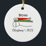 Windy Snowman gepersonaliseerd Ornament<br><div class="desc">Een schattige kleine sneeuwpop in de wind gepersonaliseerd ornament met naam en jaar</div>