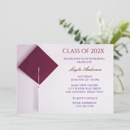 Wine Berry Graduation Cap Kaart (Staand voorkant)