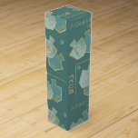 Wine Chanukah Box A Great Mirakel Wijn<br><div class="desc">Personaliseer u door uw eigen tekst overal op wijndoos toe te voegen. Kies uw favoriete doopvontstijl, kleur, en grootte. Ook veel tekstbewerkingsgereedschappen. Maak het leuk! Bedankt voor het stoppen en winkelen. Uw bedrijf wordt zeer gewaardeerd. Geniet! Chag Chanukah/Hanukkah!!! Stijl: Wijn Gift Box Dress elke fles in een mooie aangepaste wijndoos....</div>