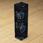 Wine Chanukah Box Een geweldig wonder daar gebeurd Wijn<br><div class="desc">Personaliseer u door uw eigen tekst overal op wijndoos toe te voegen. Kies uw favoriete doopvontstijl, kleur, en grootte. Ook veel tekstbewerkingsgereedschappen. Maak het leuk! Bedankt voor het stoppen en winkelen. Uw bedrijf wordt zeer gewaardeerd. Geniet! Chag Chanukah/Hanukkah!!! Stijl: Wijn Gift Box Dress elke fles in een mooie aangepaste wijndoos....</div>