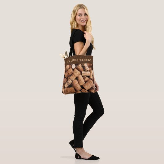 Wine Corks Foto: Wine O'Clock Slogan Tote Bag (Op model)