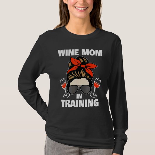 Wine Saying In Training Graphic   Saying   T-shirt (Voorkant)