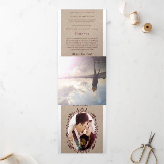 Winery Burgundy Wreath Wedding Photo Itinerary Drieluik Uitnodiging (Buitenkant)