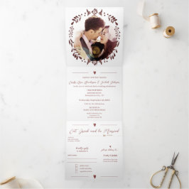 Winery Deep Burgundy Red Floral Wreath Wedding Drieluik Uitnodiging
