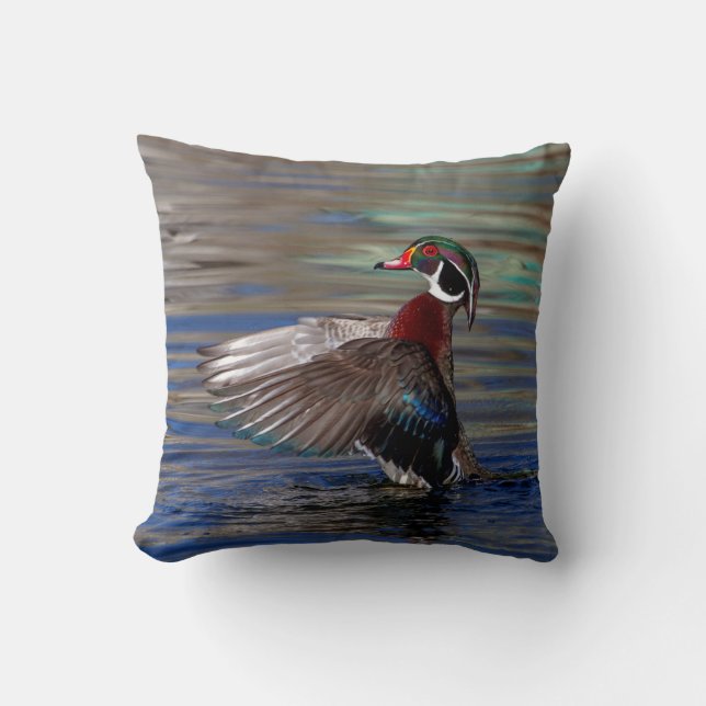 Wing Flapping Wood Duck Kussen (Voorkant)