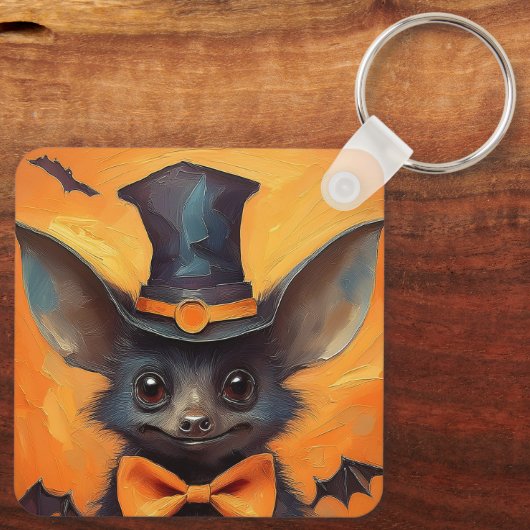 Winged Bat in Tall Witch Hat Sleutelhanger (Achterkant)