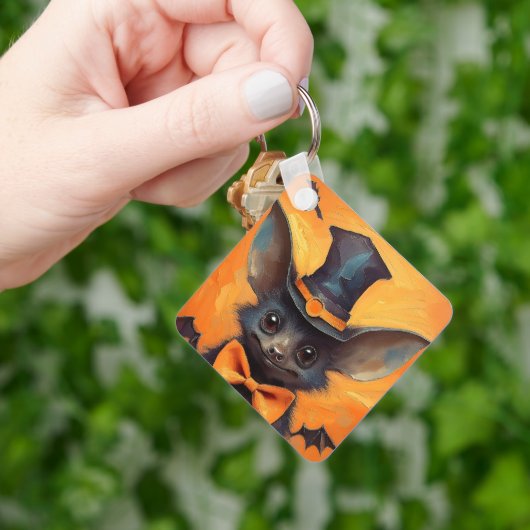 Winged Bat in Tall Witch Hat Sleutelhanger (Hand)