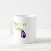 Wingin It Dagelijkse Grappige Bug Humor Koffiemok (Voorkant links)