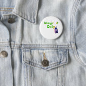 Wingin It Dagelijkse Grappige Bug Humor Ronde Button 5,7 Cm (In situ)
