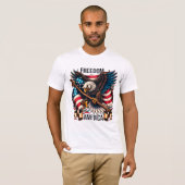 Wings of Freedom - Amerikaanse zeearend en vlag T-shirt (Voorkant volledig)
