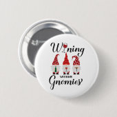 Wining met mijn gnomen. Drink gnomen. Funny win Ronde Button 5,7 Cm (Voorkant /achterkant)