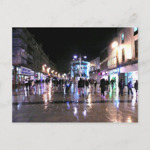 Winkelen in de regen briefkaart