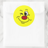 Winking Face Grumpey Ronde Sticker (Tas)