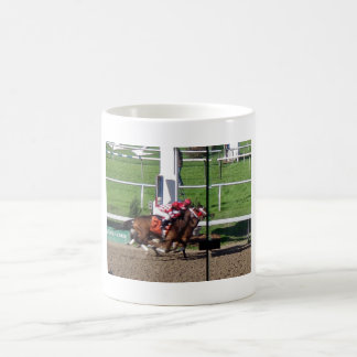 Winnaar door een Mok met een nose koffie