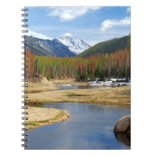 Winnende Colorado met bergen en pijnbomen Notitieboek