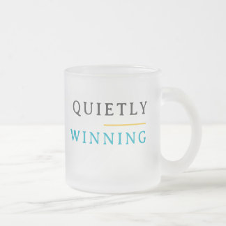 Winning Quietly – Minimal Typography Matglas Koffiemok