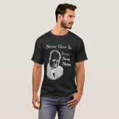Winston Churchill nooit in te geven T-shirt (Voorkant volledig)