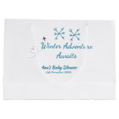 Winter Adventure awaits baby shower blue snowflake Groot Cadeauzakje (Achterkant)