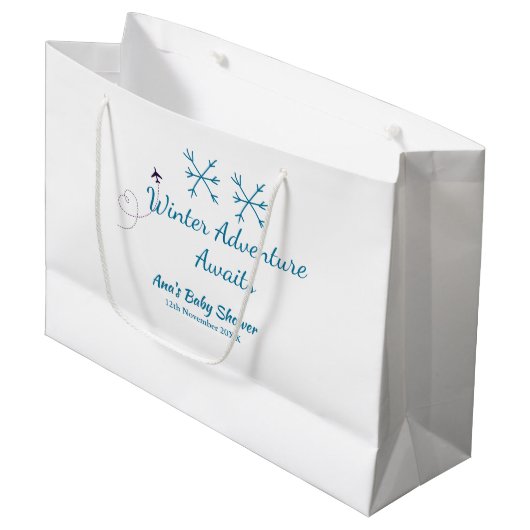 Winter Adventure awaits baby shower blue snowflake Groot Cadeauzakje (Voorkant Gekanteld)