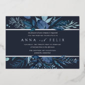 Winter Azure | Blauwe botanische bruiloft Folie Uitnodiging (Voorkant)
