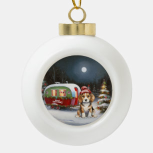 Winter Beagle Caravan Kerstavontuur Keramische Bal Ornament