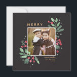 Winter Berries Greenery kerstfoto | Vierkant<br><div class="desc">Een feestelijke feestkaart met onze exclusieve waterverf voor de winter voor plantaardige stoffen en bessen,  die speciaal is bedoeld voor het lijst en waarop u uw foto kunt markeren.</div>