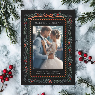 Winter Berry Frame Getrouwd & Blij Foto Zwart Feestdagenkaart