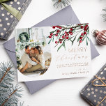 Winter Berry Script Kerst een foto boog Folie Feestdagenkaart<br><div class="desc">Groet uw vrienden en geliefden een vrolijk kerstfeest dit vakantieseizoen met deze moderne,  elegante folie kaart met waterverf winterbessen,  botanische bladstelen,  een boogfoto van uw familie en een vakantiegroet die u kunt personaliseren.</div>