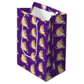 Winter Bird op Paars Medium Cadeauzakje (Voorkant Gekanteld)
