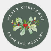 Winter Bladgroen Vrolijk Kerstfeest & Familienaam Ronde Sticker (Voorkant)