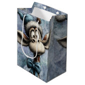Winter Blau Kerstmis Schattige Giraf Met Hoed Medium Cadeauzakje (Voorkant Gekanteld)
