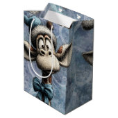 Winter Blue Christmas Cute Giraffe With Hat Medium Cadeauzakje (Achterkant Gekanteld)