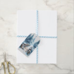 Winter Bossen Blue Bridge over River Christmas Cadeaulabel<br><div class="desc">Een prachtig afbeelding van een blauw winterse bosachtige scene om iemands kerstcadeau op te zetten. Witte textuur achtergrond met blauwe tekst op de achterkant.</div>