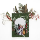Winter Botanisch Lijst Groen Twee Kerstdagen Folie Feestdagenkaart<br><div class="desc">Elegant rustic kerstgroet is voorzien van een feestelijke wintergroen en bessen foto-lijst met boogvormfoto,  mooie echte folie op een pijngroene achtergrond en een eenvoudige volledige foto achteraan op de kaart. Stuur vakantiebezoekers naar familie en vrienden met deze prachtige fotokaart!</div>