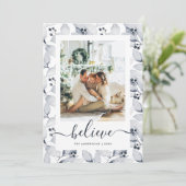 Winter Botanische stoffen Foto Believe kerstkaarte Feestdagenkaart (Staand voorkant)