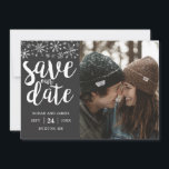 Winter Bruiloft Aangepaste Foto Bewaar Onze Datum  Save The Date<br><div class="desc">Winterthema bewaar de datum kaart met uw aangepaste foto en zilveren glinsterende sneeuwvlokken. De tekst zegt "bewaar onze datum" in penseellettertype met de naam van het paar, trouwdatum en stad en staat waar het huwelijk zal plaatsvinden. Alle teksten zijn aanpasbaar. Zilver en houtskoolgrijs. De achterkant van de kaart is grijs...</div>