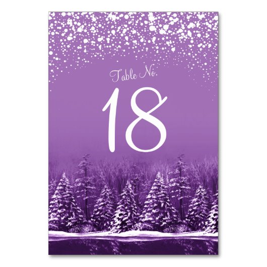 Winter bruiloft paarse dennenbomen tafelnummers (Achterkant)
