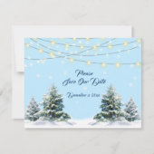 Winter Bruiloft Slingerlichten Besneeuwde Bomen Save The Date (Voorkant)